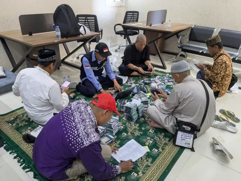 dok-andi-bachtiar-for-JPRM-cek-dokumen-jemaah-haji-1-4205219133