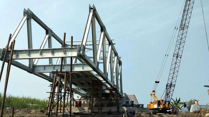 Pembangunan-rekontruksi-jembatan-Talunbrak-di-Desa-Talunbrak-Mojokerto-capai-progres-83-persen
